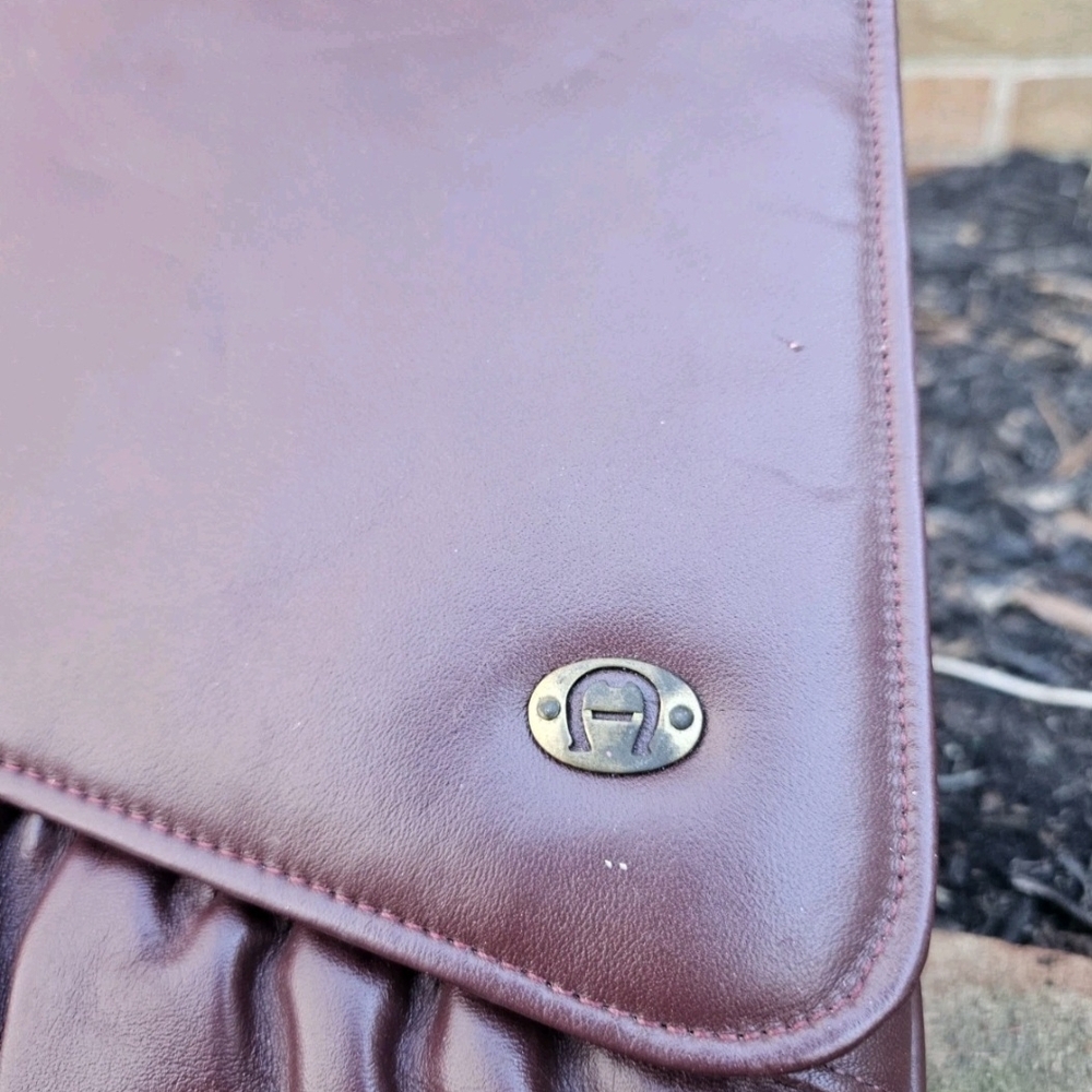 Vintage Etienne Aigner Burguny Large Clutch With Detachable Wrist Strap - Picture 2 of 13